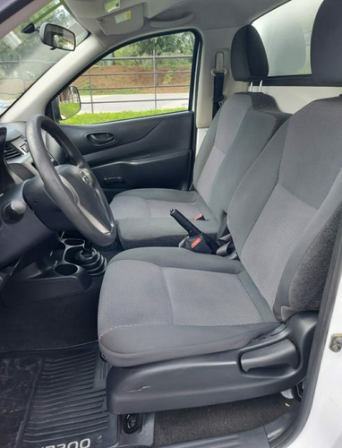 Imagen 5 de 8 de Nissan Np300 2018 Caja Seca