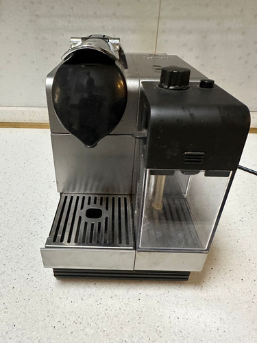 Cafetera Nespresso Latissima F421 Negro (Usado)