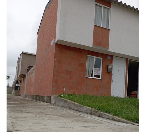 Casa Dos Pisos En Urbanización Poblado Campestre ,manzanares Sector 7