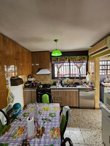 Venta Casa- Apto Credito-3 Dormitorios-cochera Pasante-patio