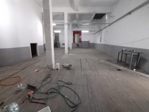 Imagen 4 de 14 de Local -amplio Local Comercial Con Depósito Y Entrada De Camiones.