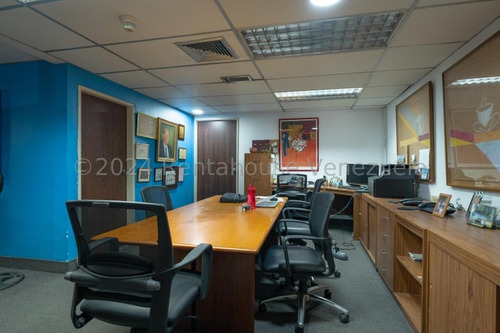 LG Vendo Local Comercial, El Concesionario De Carros Más Grande De Caracas, Ubicado En Santa Rosalía Av. Roosevelt