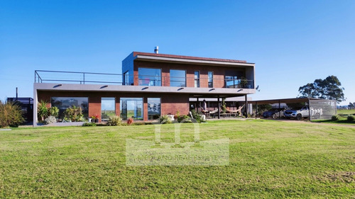 Venta Linda Casa Con Preciosa Vista Al Campo!