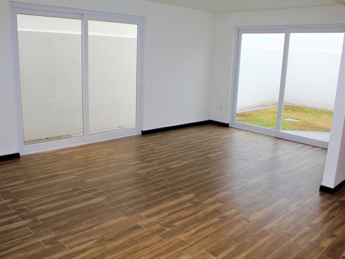 Imagen 7 de 14 de Venta De Casa Estilo Contemporánea El Refugio Ycc