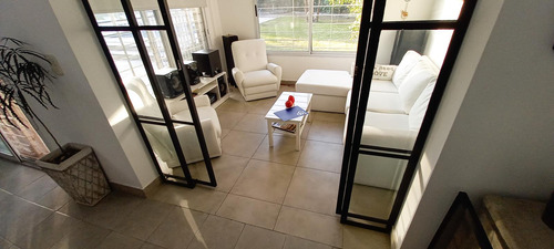 Venta Casa 5 Amb, Pileta, Galeria - Barrio Manzanares Chico Apto Crédito