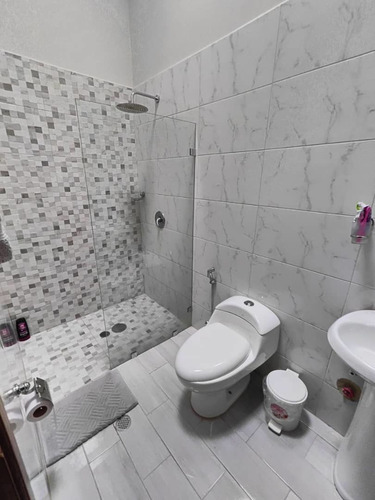 Imagen 10 de 16 de Cf. Se Vende Excelente Casa En Urb Villa Eugenia.