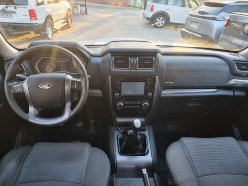 Mahindra Pik-Up D/C 4X2 Base Touch
