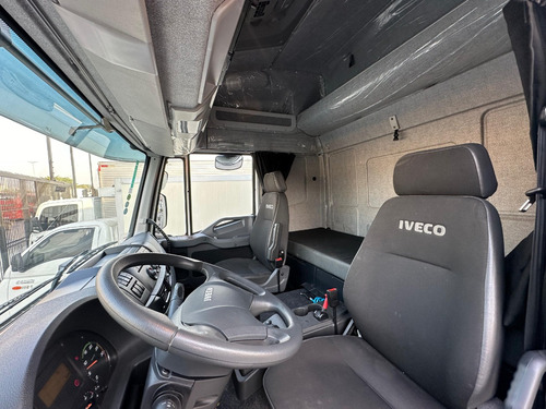 Iveco Tector 24300 Ano 2023 Leito Teto Alto 6x2 Financia