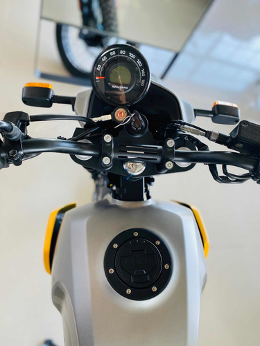 Imagen 6 de 15 de Royal Enfield Scram 411 Graphite Yellow