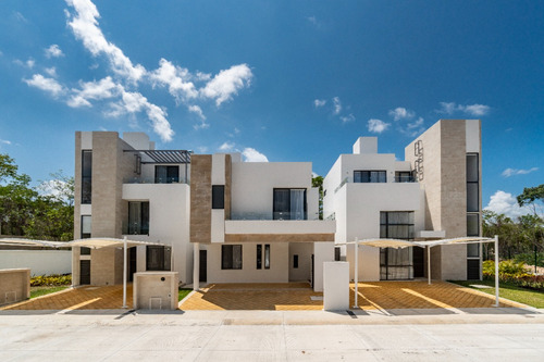 Casa En Venta En Playa Del Carmen, Bali, A 10 Minutos De La Playa