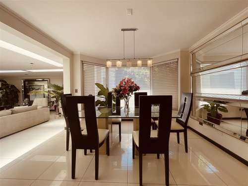 Casa En Arriendo De 5 Dorm. En Lo Barnechea