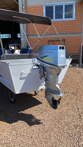 Imagem 2 de 6 de Motor 40 Hp Yamaha 2 T Usado