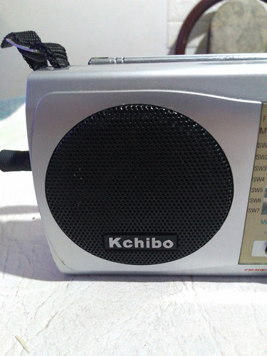 Radio Multibandas Kchibo C/transfo Conexion A 220w Plateado (Usado)