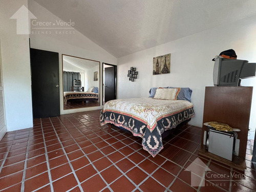 Casa Sola De Dos Niveles En Venta, En Privada Con Vigilancia En Lomas Tetela, Cuernavaca Morelos
