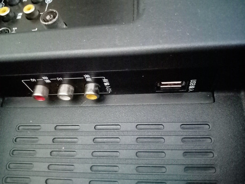 Imagen 3 de 3 de Tv Led Changhong Con Base De Pared