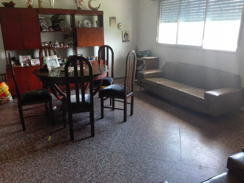 Chalet Amplio Y De Buena Construcion