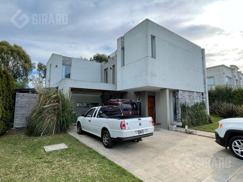 Imagen 14 de 30 de Casa En Venta - Barrio Privado Rumenco