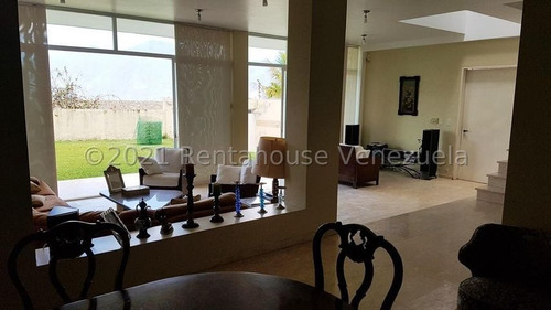Imagen 11 de 26 de Casa Duplex Alto Hatillo Alquiler 22-25668 Eva Castillo 0414.306.72.20