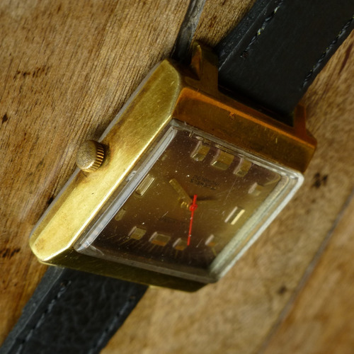 Imagen 5 de 6 de Silvana Tv Rectangular Antiguo Oro Enchape Reloj 28221swt