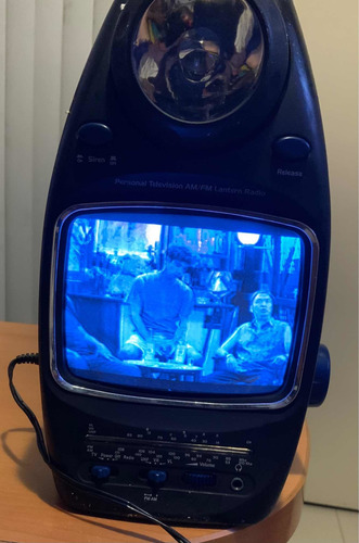 Imagen 2 de 10 de Mini Tv Con Radio Y Linterna