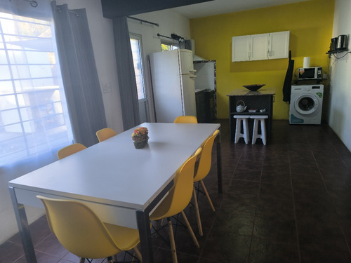 Casa Piscina Climatizada Abierta Fuera De Servicio