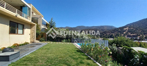 Casa En Venta De 3 Dorm. En Lo Barnechea