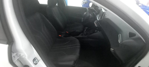 Imagen 5 de 23 de Peugeot 208 Allure Pack 1.6 Tiptronic 2023