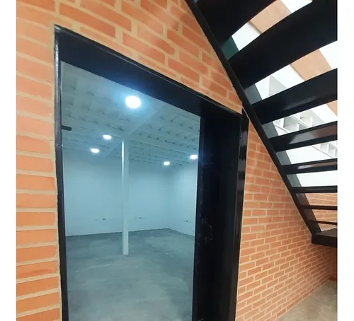 Galpon En Santa Rosa, Valencia