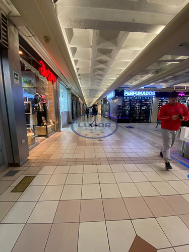 Local En Centro Comercial Apumanque, Ideal Inversionista