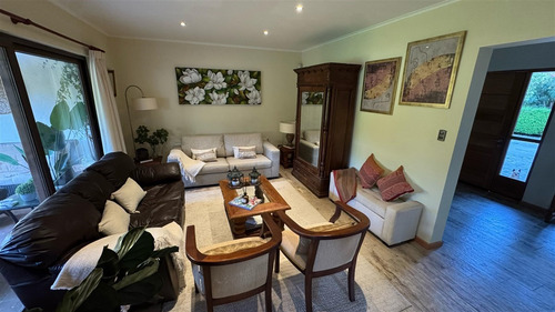 Impecable En Venta De 5 Dorm. En Curicó