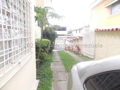 Casa En Venta Urb. Las Palmas. Caracas. Ar. Mls # 25-12038