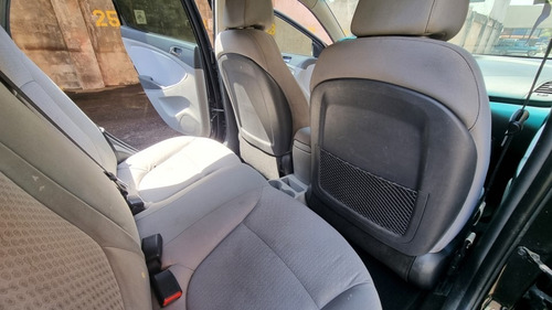 Imagen 2 de 6 de Hyundai Accent, Modelo 2013