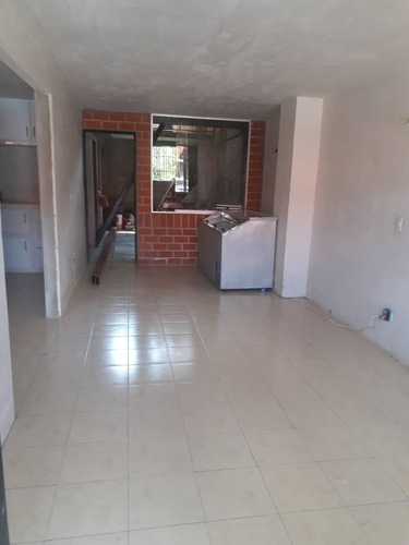 Imagen 2 de 16 de Town Houses En El Conj. Res Nueva Casarapa La Laguna Parte Baja , Guarenas