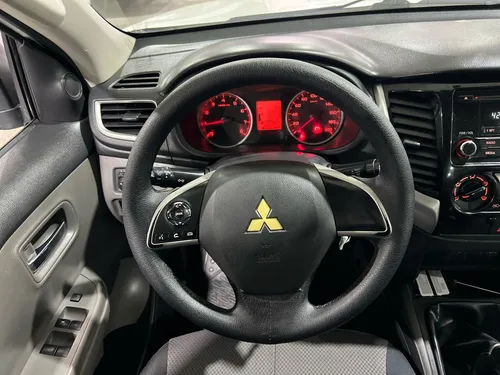 Mitsubishi L200 2.4 Cabina Doble 4x2 Mt