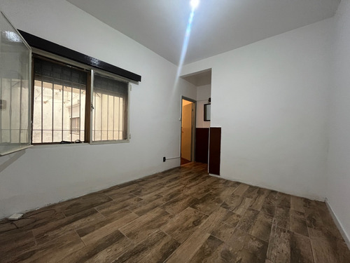 Alquile Apartamento De 1 Dormitorio Con Patio En Ciudad Vieja