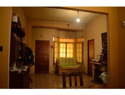 Propiedad Con 3 Departamentos Tipo Casa En Bloque