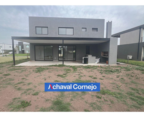 Venta De Casa En El Barrio Ceibos, Puertos (3 Dormitorios (1 En Suite), Escritorio Y Jardin)