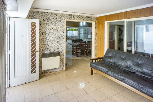 Casa En Venta Barrio Arroyito 3 Habitaciones.