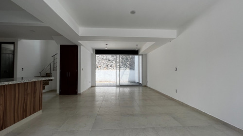 Imagen 8 de 27 de Casa En Venta Nueva, 3 Recámaras, 3 Baños, Estudio, Family Room Col. Bella Vista