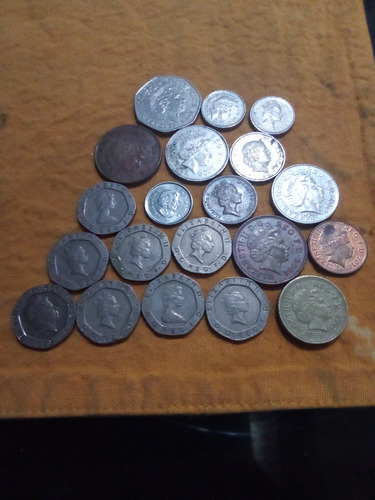 Vendo Juego De Moneda Antiguas De La Reina Isabel 2