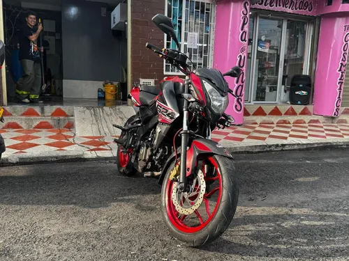 Hermosa Motocicleta Con Varios Extras Funcionales