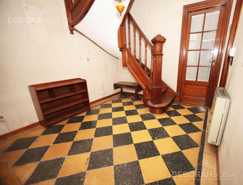Venta Casa De Estilo 5 Ambientes Con Jardín - Caseros