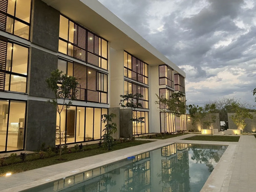 Departamento En Venta En Mérida, Nutuuk, De 1 Habitación De Entrega Inmediata