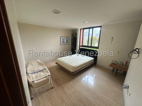 Venta De Amplio Apartamento Monterrey