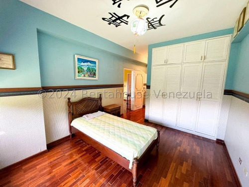 En Venta Extraordinario Townhouse Con Diseño Super Exclusivo Con Hall De Acceso, Cocina Remodelada Pantry, Terrazas Y Jacuzzi, Cuenta Con Arboles Frutales Vi Mls #25-1037