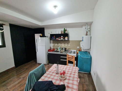 Imagen 2 de 6 de Vargez Vende Departamento En Barrio Alberdi