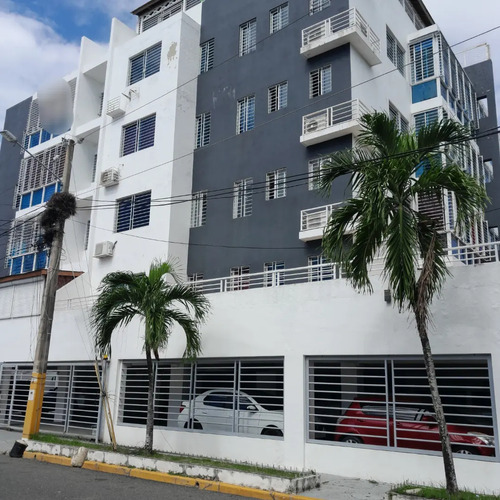 Apartamento  Con Terraza En Venta En El Ensanche Mira Flores