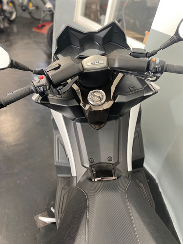 Kymco Ak 550