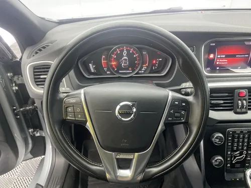 Volvo V40 2.0 T4 Drive-E R-DESIGN AT