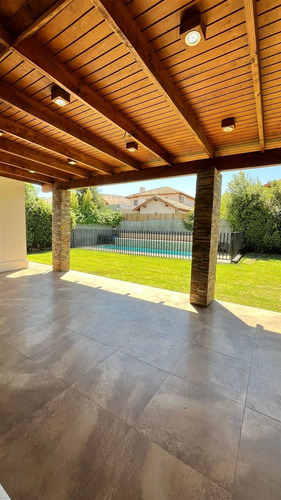 Casa En Venta 4d, Chicureo, Colegio Pedregal Y San Anselmo.